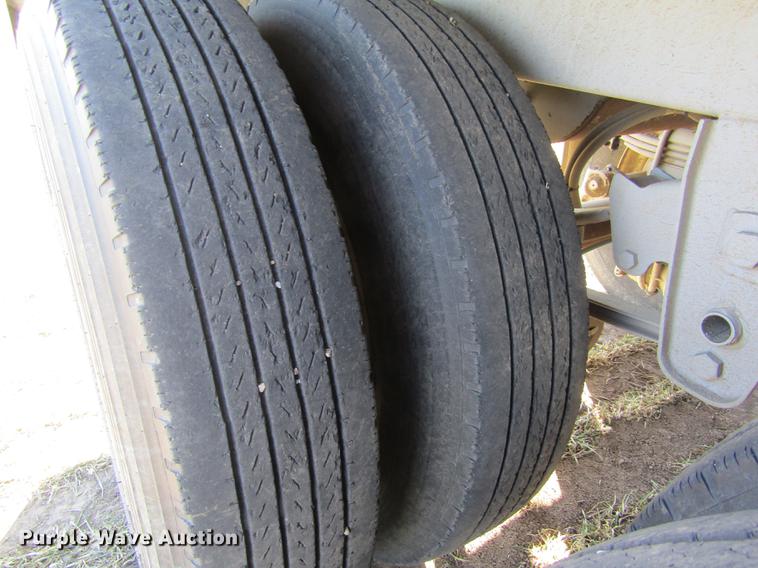 image for item DD8710 2005 Jet double hopper bottom grain trailer