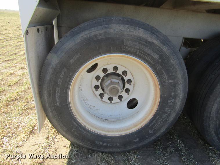 image for item DD8710 2005 Jet double hopper bottom grain trailer