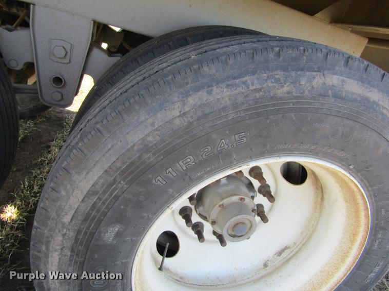 image for item DD8710 2005 Jet double hopper bottom grain trailer