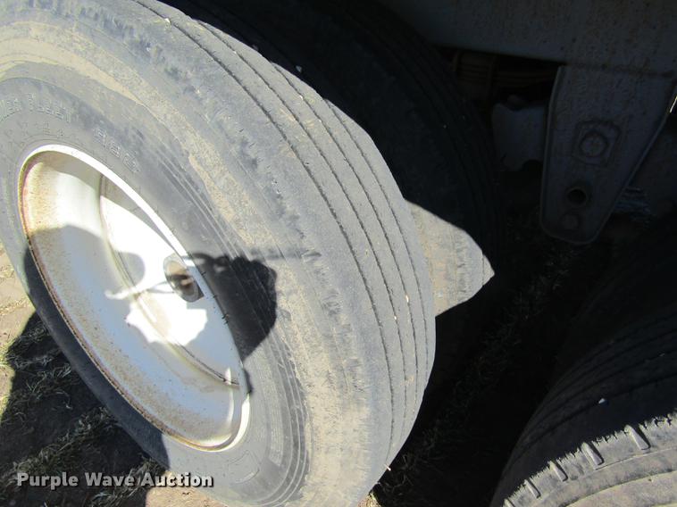 image for item DD8710 2005 Jet double hopper bottom grain trailer