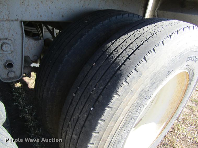 image for item DD8710 2005 Jet double hopper bottom grain trailer