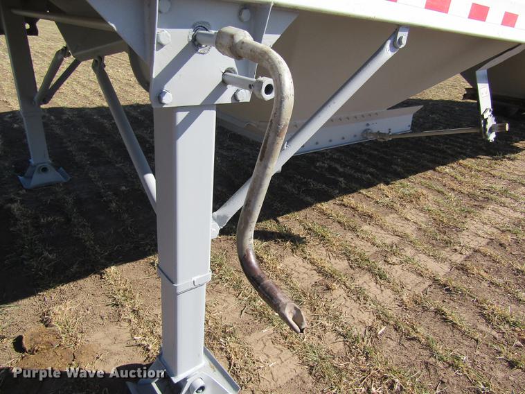 image for item DD8710 2005 Jet double hopper bottom grain trailer