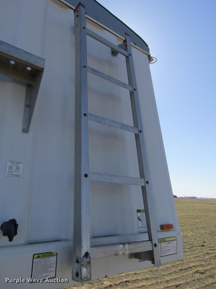 image for item DD8710 2005 Jet double hopper bottom grain trailer