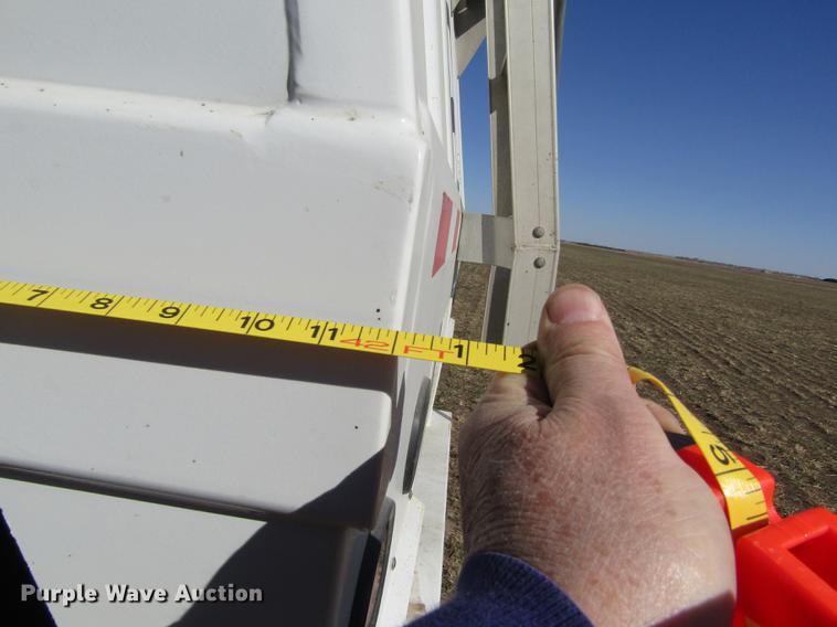 image for item DD8710 2005 Jet double hopper bottom grain trailer