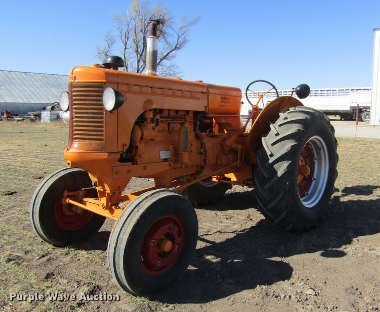 image for item DD8711 1949 Minneapolis Moline UTS tractor