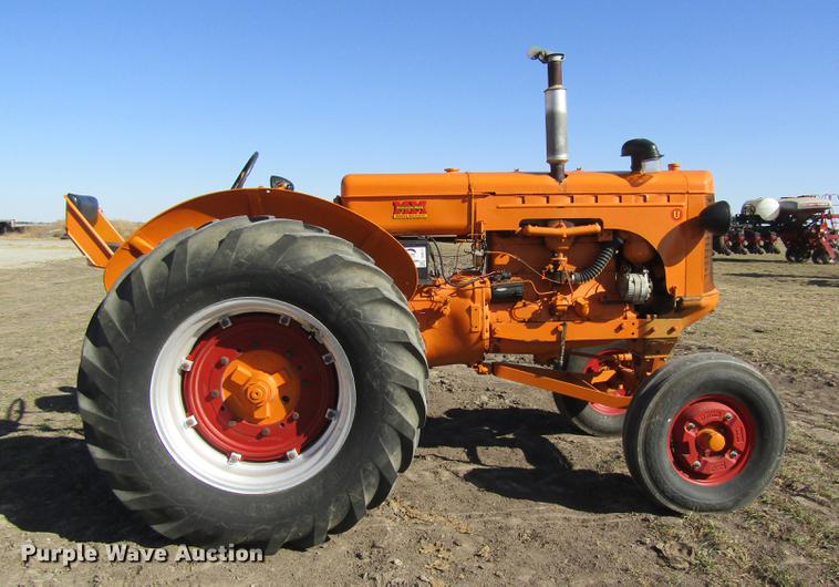 image for item DD8711 1949 Minneapolis Moline UTS tractor