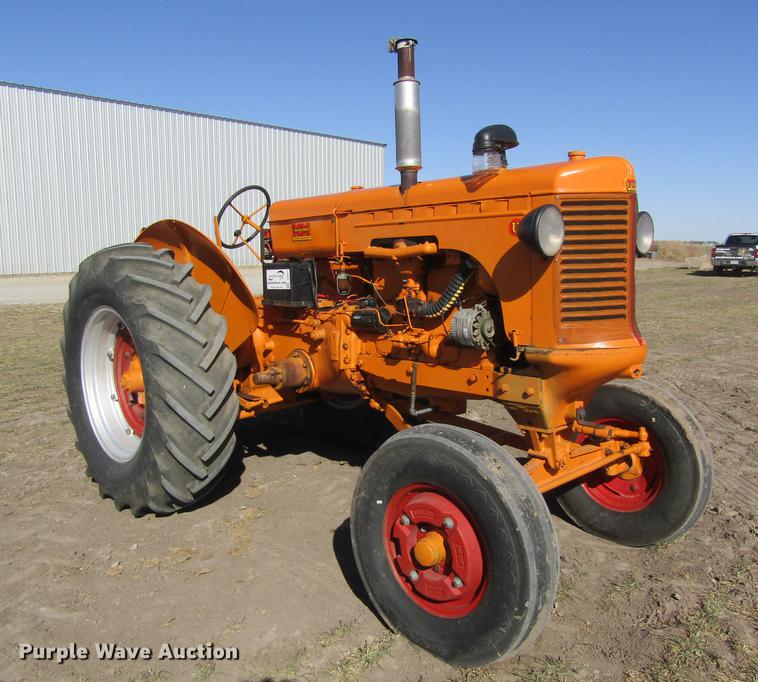 image for item DD8711 1949 Minneapolis Moline UTS tractor