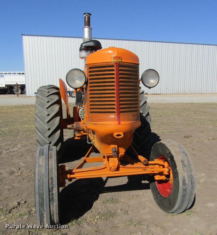 image for item DD8711 1949 Minneapolis Moline UTS tractor