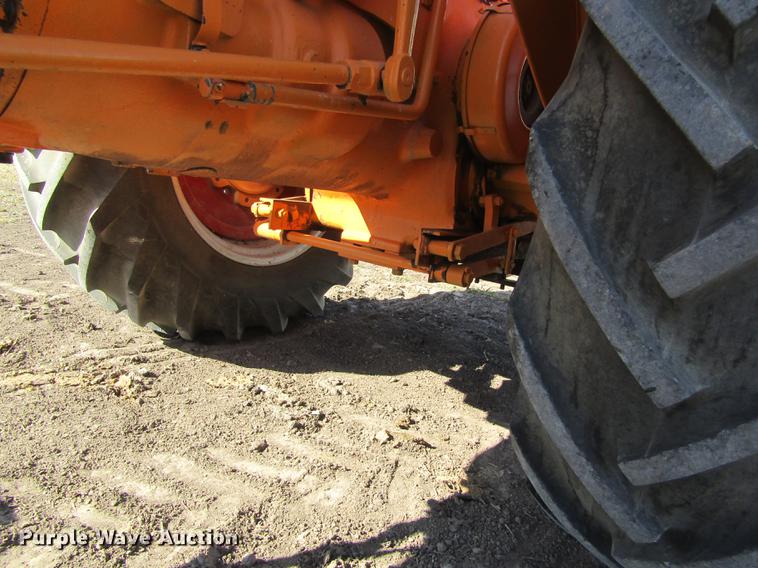 image for item DD8711 1949 Minneapolis Moline UTS tractor