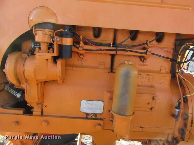 image for item DD8711 1949 Minneapolis Moline UTS tractor