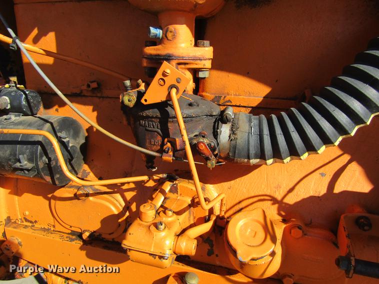 image for item DD8711 1949 Minneapolis Moline UTS tractor