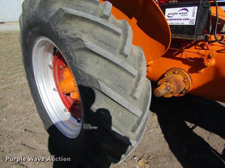 image for item DD8711 1949 Minneapolis Moline UTS tractor