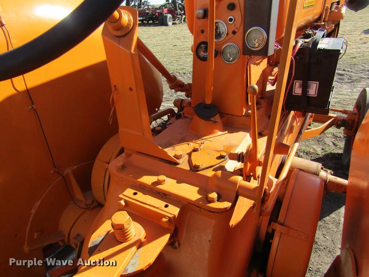 image for item DD8711 1949 Minneapolis Moline UTS tractor