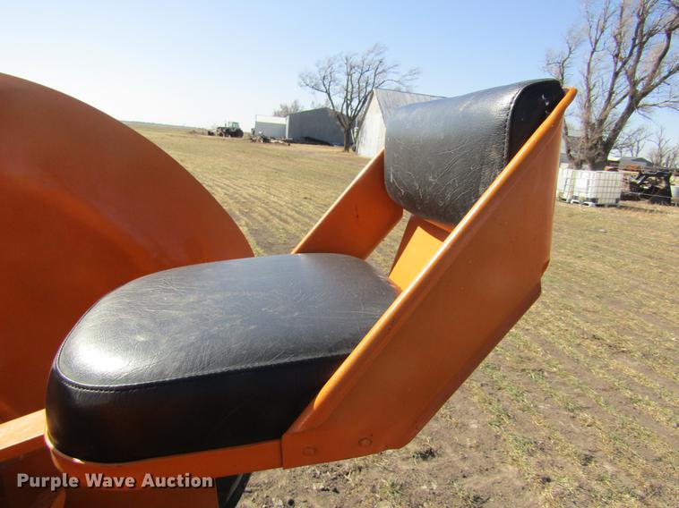 image for item DD8711 1949 Minneapolis Moline UTS tractor