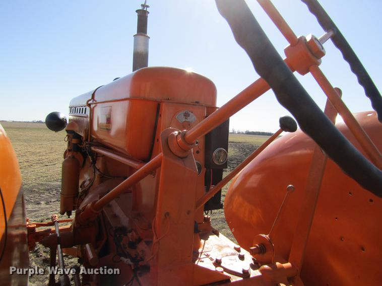 image for item DD8711 1949 Minneapolis Moline UTS tractor