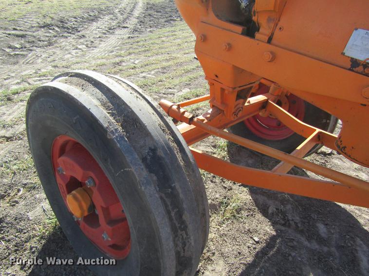 image for item DD8711 1949 Minneapolis Moline UTS tractor