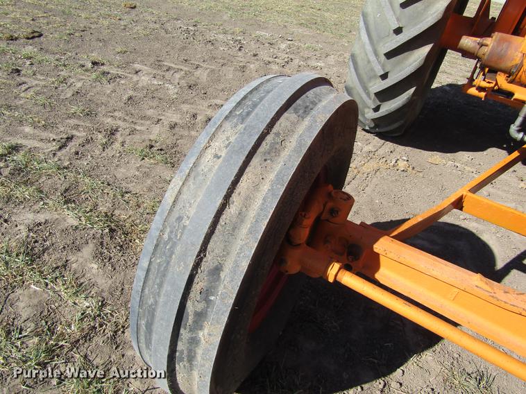image for item DD8711 1949 Minneapolis Moline UTS tractor