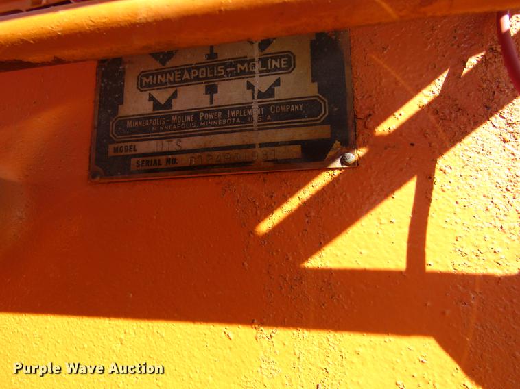 image for item DD8711 1949 Minneapolis Moline UTS tractor