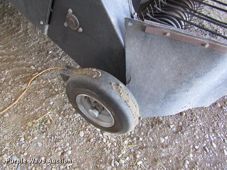 image for item DD8714 2000 Case IH 8585 large square baler