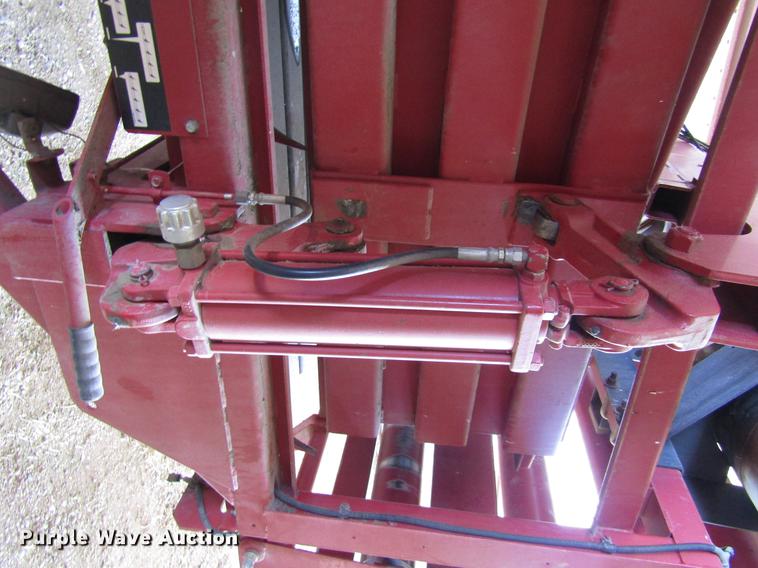 image for item DD8714 2000 Case IH 8585 large square baler