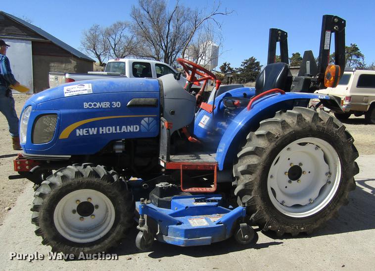 image for item DD8721 2012 New Holland Boomer 30 HFWD tractor