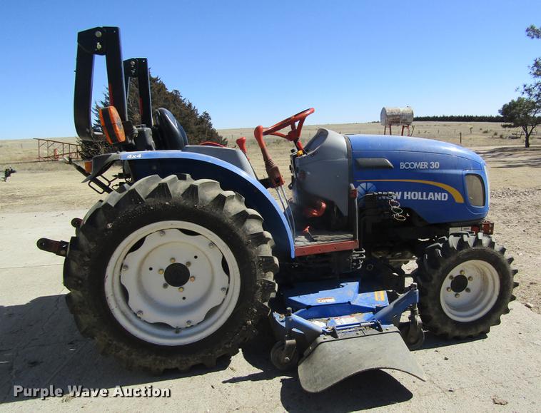 image for item DD8721 2012 New Holland Boomer 30 HFWD tractor