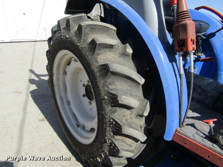 image for item DD8721 2012 New Holland Boomer 30 HFWD tractor