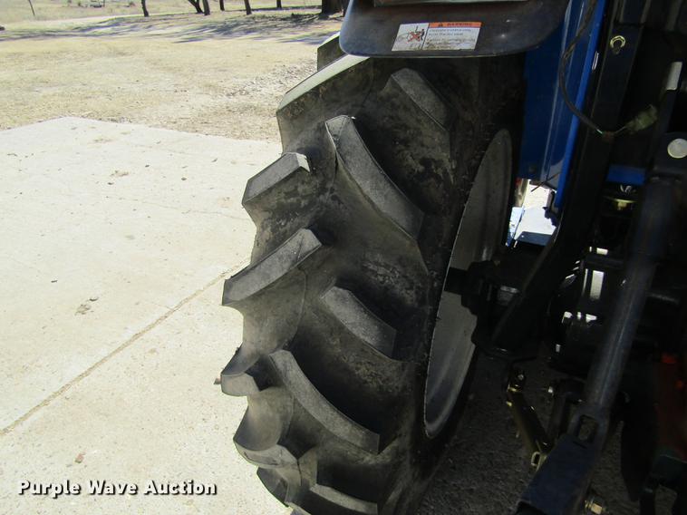 image for item DD8721 2012 New Holland Boomer 30 HFWD tractor