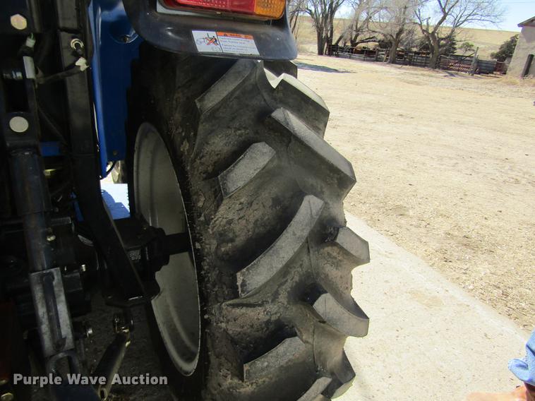 image for item DD8721 2012 New Holland Boomer 30 HFWD tractor
