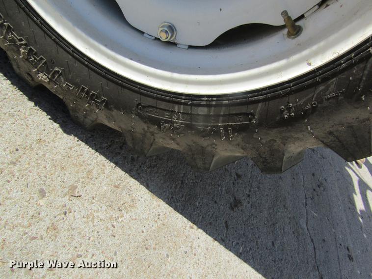 image for item DD8721 2012 New Holland Boomer 30 HFWD tractor