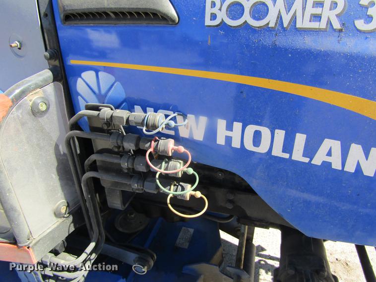 image for item DD8721 2012 New Holland Boomer 30 HFWD tractor