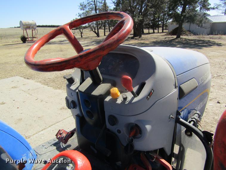 image for item DD8721 2012 New Holland Boomer 30 HFWD tractor