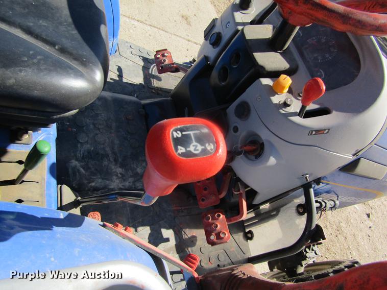 image for item DD8721 2012 New Holland Boomer 30 HFWD tractor