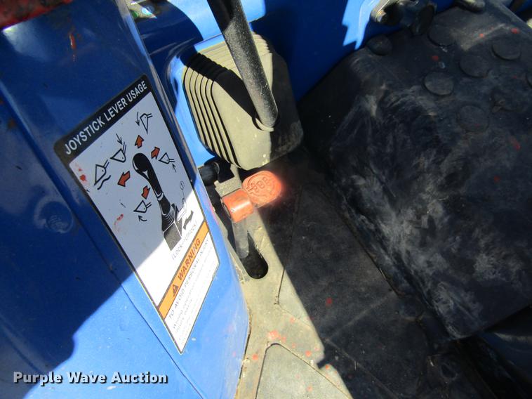 image for item DD8721 2012 New Holland Boomer 30 HFWD tractor