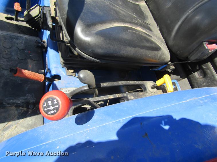 image for item DD8721 2012 New Holland Boomer 30 HFWD tractor