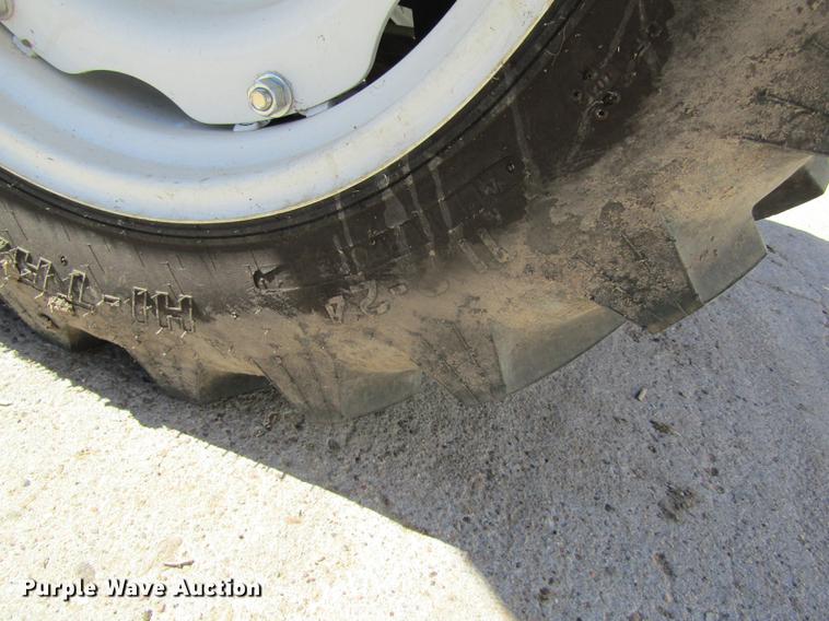 image for item DD8721 2012 New Holland Boomer 30 HFWD tractor