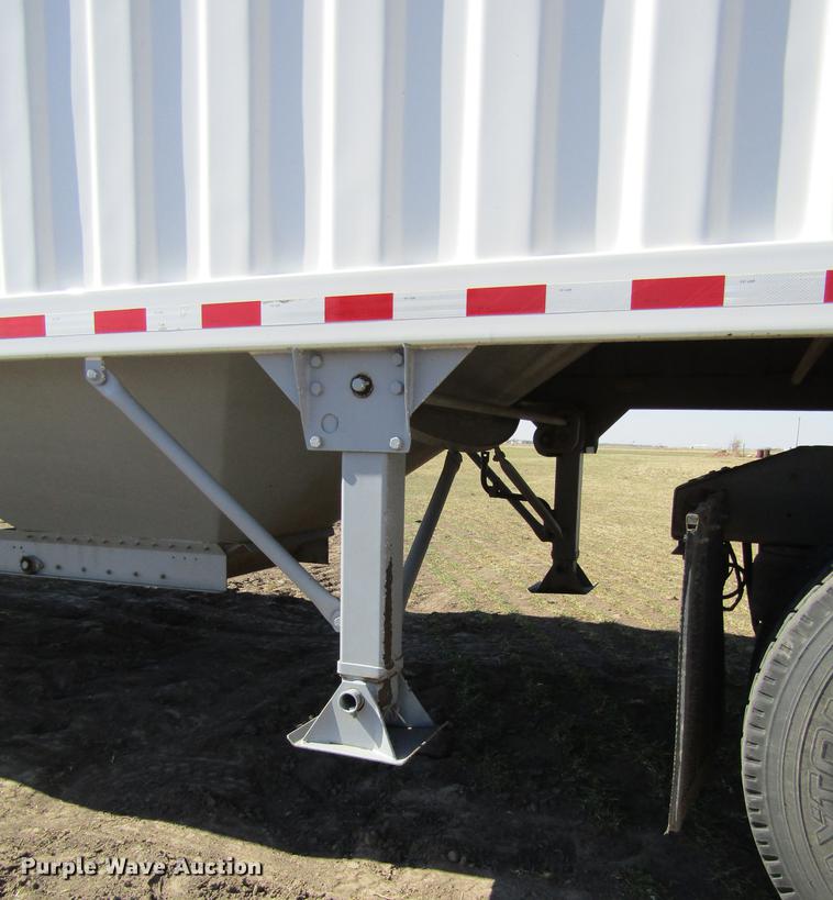 image for item DD8724 2009 Jet double hopper bottom grain trailer