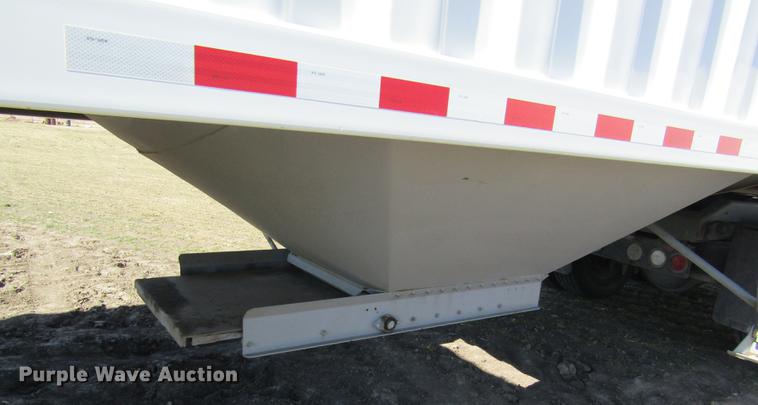 image for item DD8724 2009 Jet double hopper bottom grain trailer