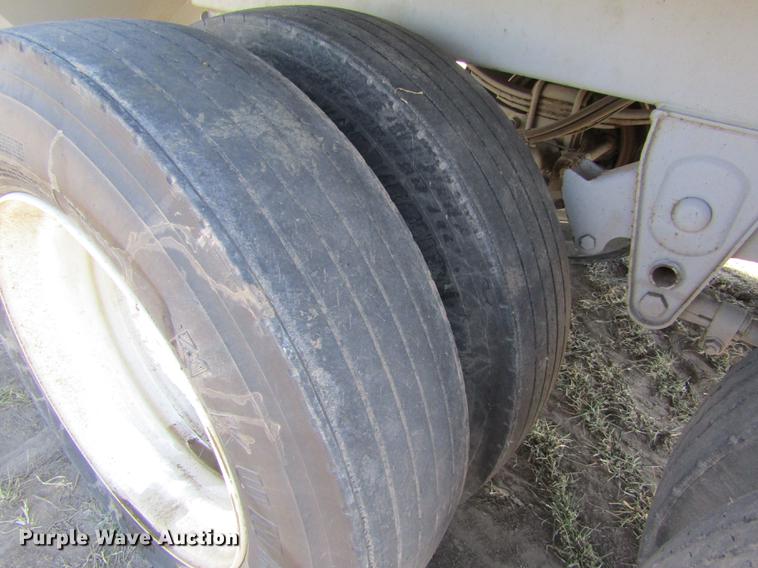 image for item DD8724 2009 Jet double hopper bottom grain trailer