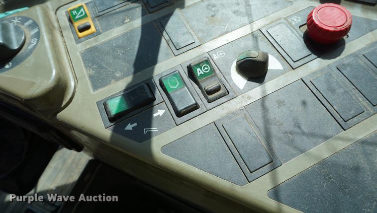 image for item DE3090 2003 Caterpillar Lexion 465 RWA combine