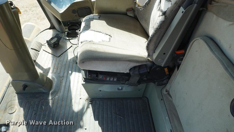 image for item DE3090 2003 Caterpillar Lexion 465 RWA combine