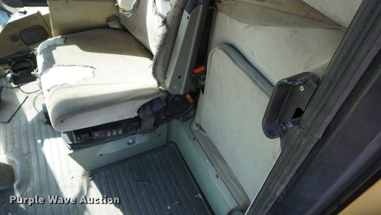 image for item DE3090 2003 Caterpillar Lexion 465 RWA combine