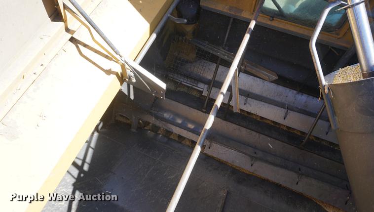 image for item DE3090 2003 Caterpillar Lexion 465 RWA combine