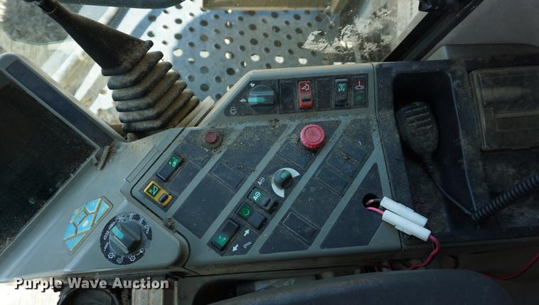 image for item DE3091 1998 Caterpillar Lexion 465 RWA combine