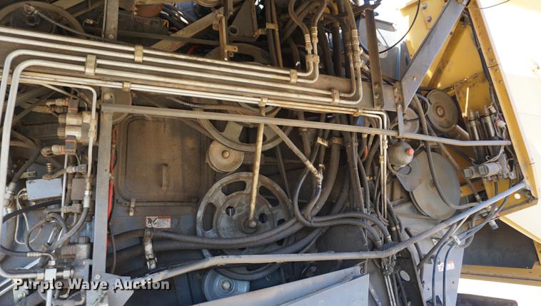 image for item DE3091 1998 Caterpillar Lexion 465 RWA combine