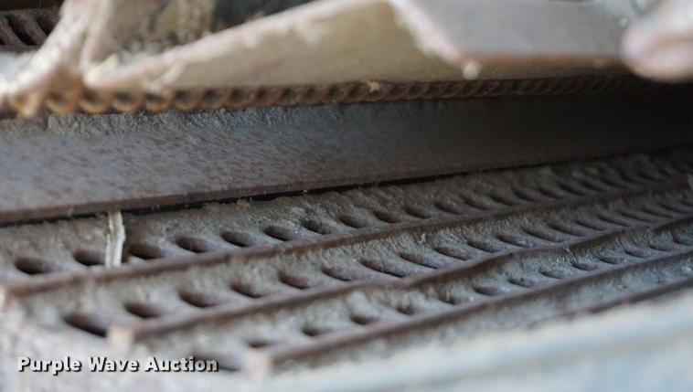 image for item DE3091 1998 Caterpillar Lexion 465 RWA combine