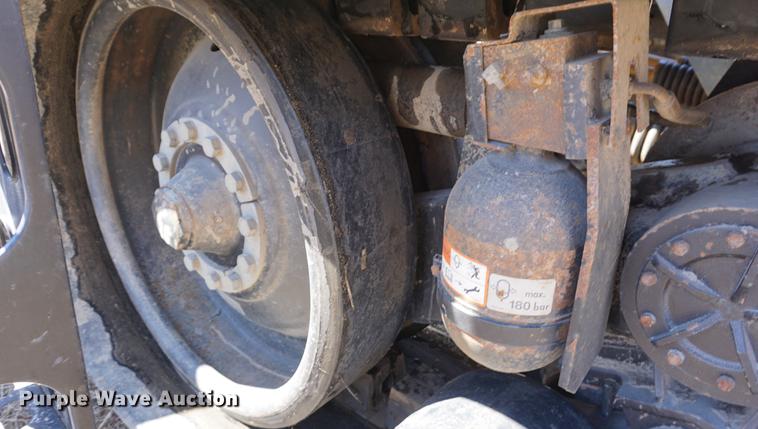 image for item DE3091 1998 Caterpillar Lexion 465 RWA combine