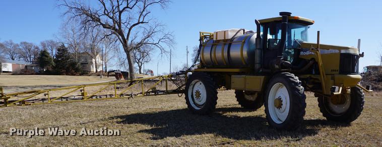 image for item DE3095 2000 Ag-Chem RoGator 1254 self-propelled sprayer