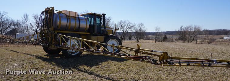 image for item DE3095 2000 Ag-Chem RoGator 1254 self-propelled sprayer