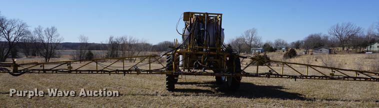 image for item DE3095 2000 Ag-Chem RoGator 1254 self-propelled sprayer